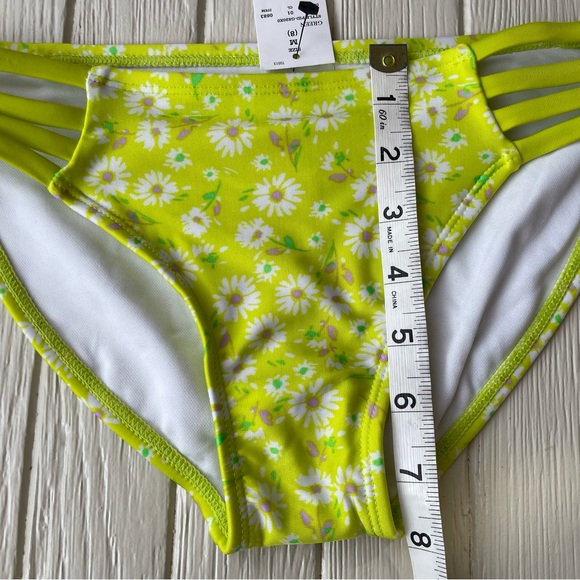 Target Art Class Girls Swimsuit Bottoms Size Medium 8 Green Daisy New with tags - Picture 4 of 8